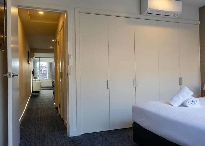 Cosmopolitan And ApartmentsBoutique Hotel